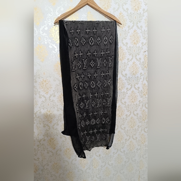 Louis Vuitton - Picture 2 of 10